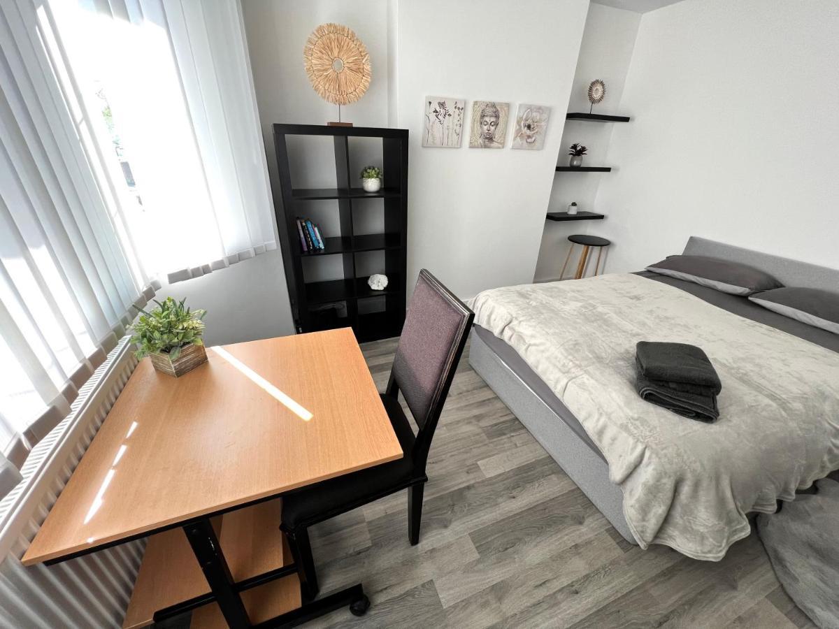 Modern Double Room With Fire Tv London Exterior photo